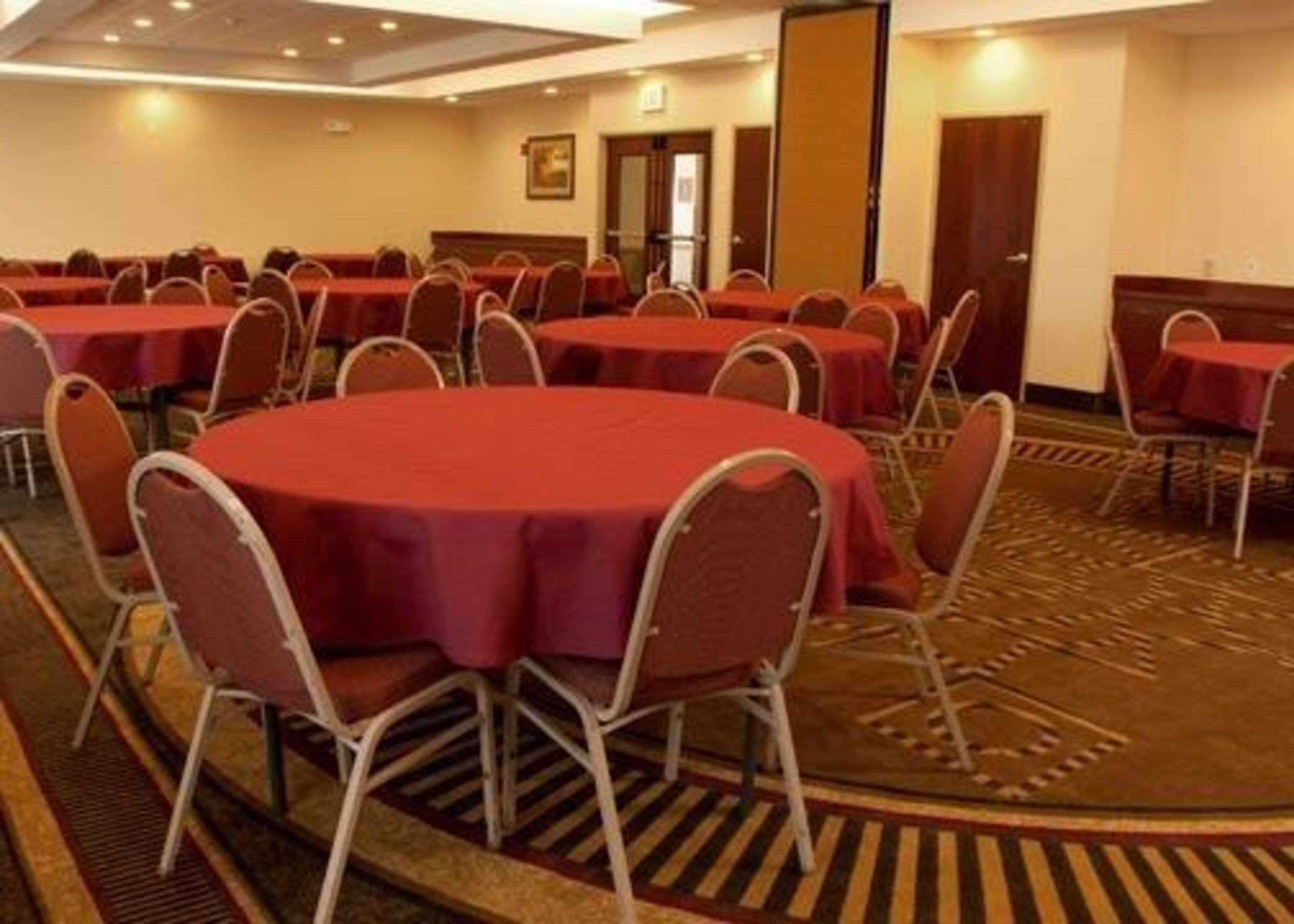 Comfort Inn & Suites Kent - University Area Ngoại thất bức ảnh