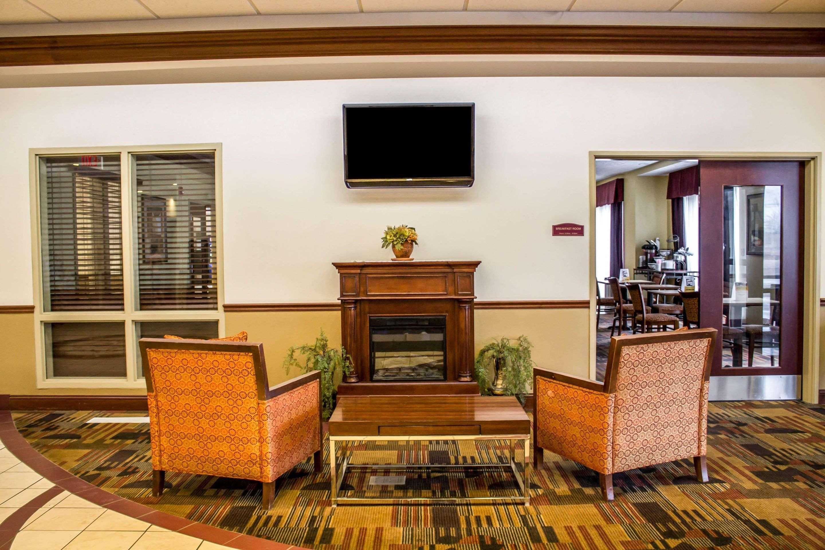 Comfort Inn & Suites Kent - University Area Ngoại thất bức ảnh