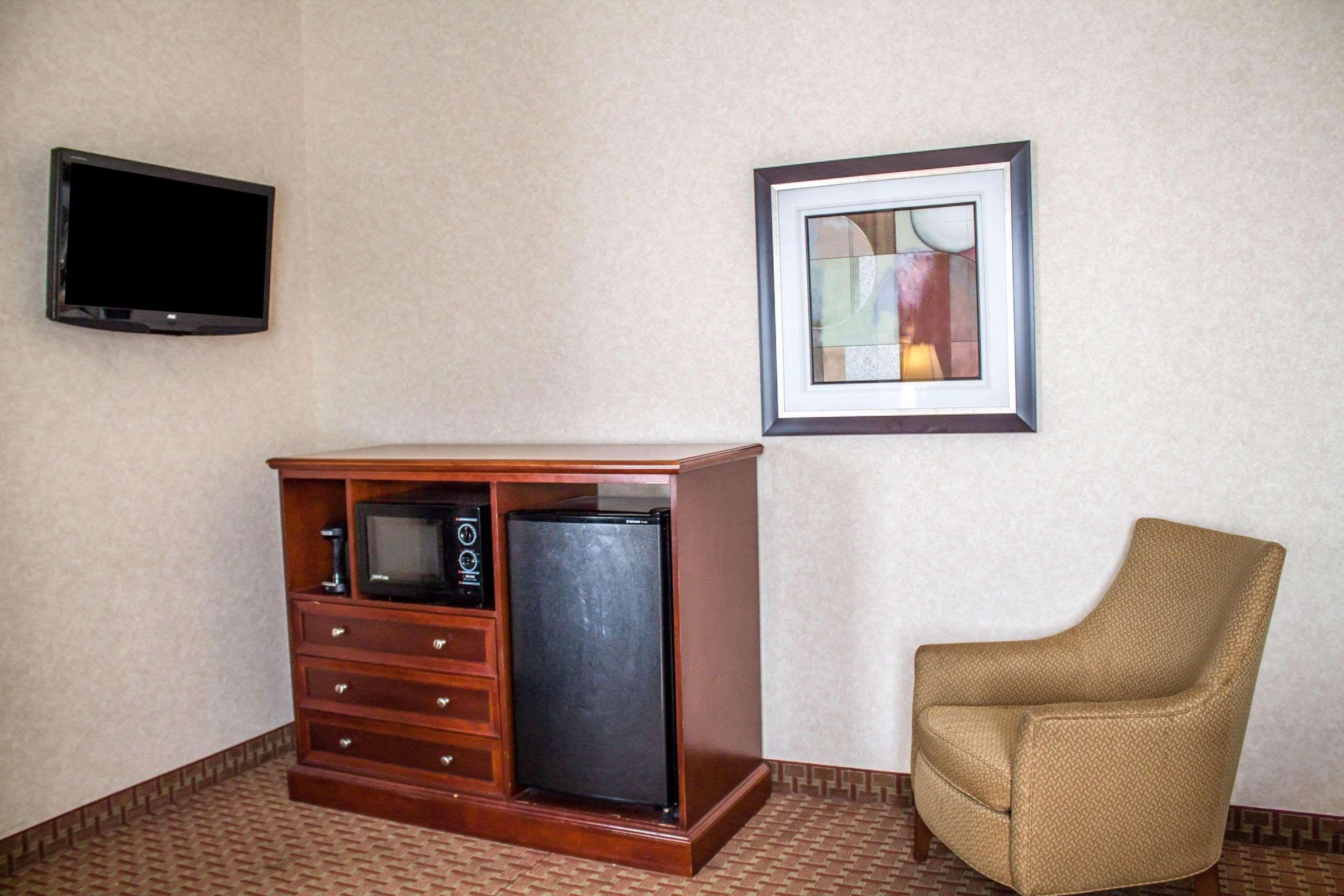 Comfort Inn & Suites Kent - University Area Ngoại thất bức ảnh