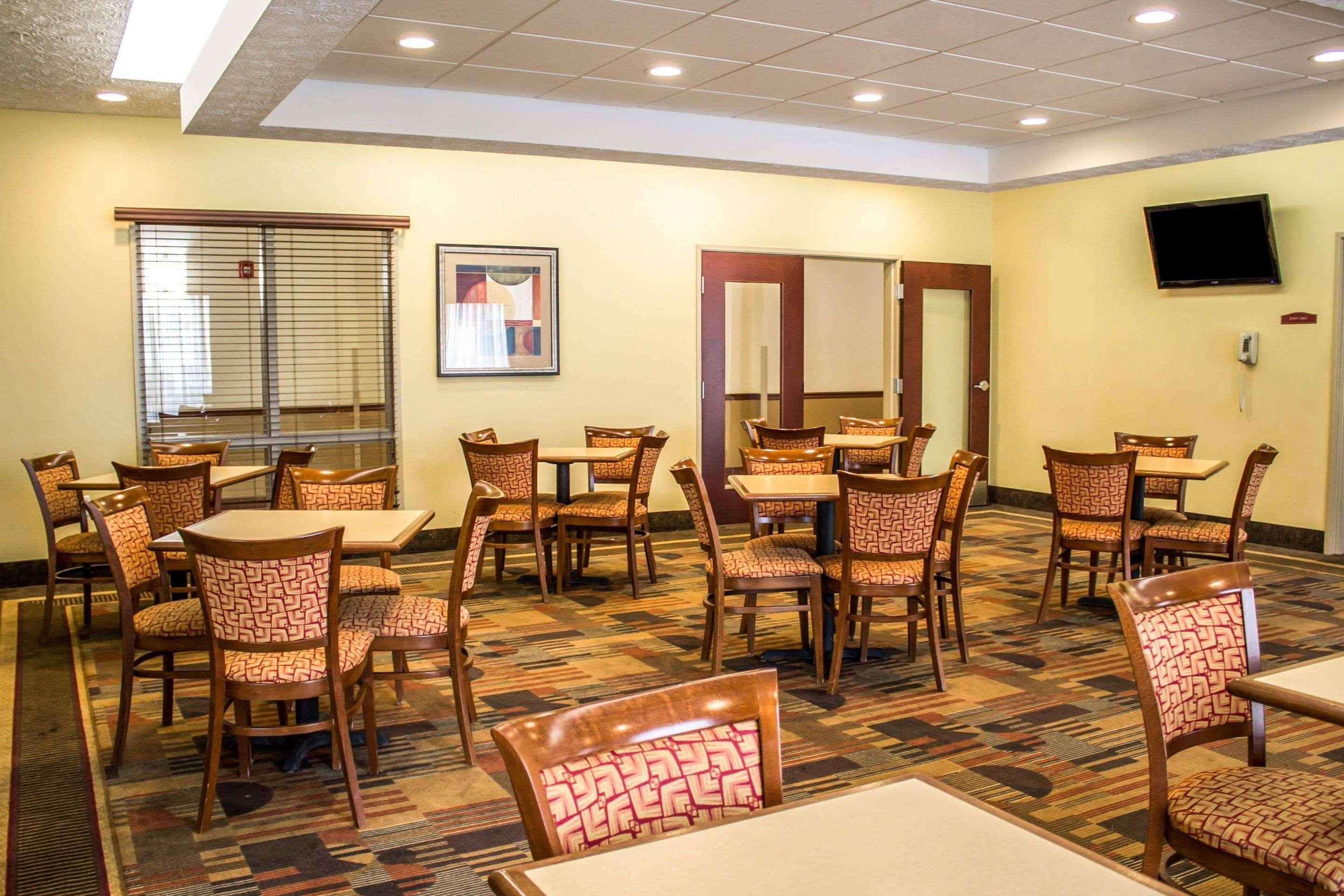 Comfort Inn & Suites Kent - University Area Ngoại thất bức ảnh